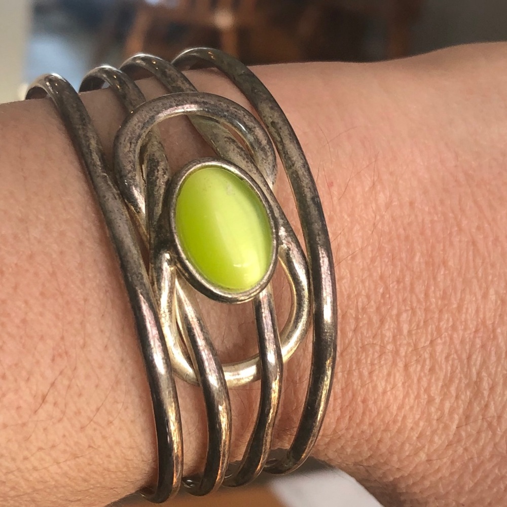 Nice vintage silver tone cuff bracelet green stone